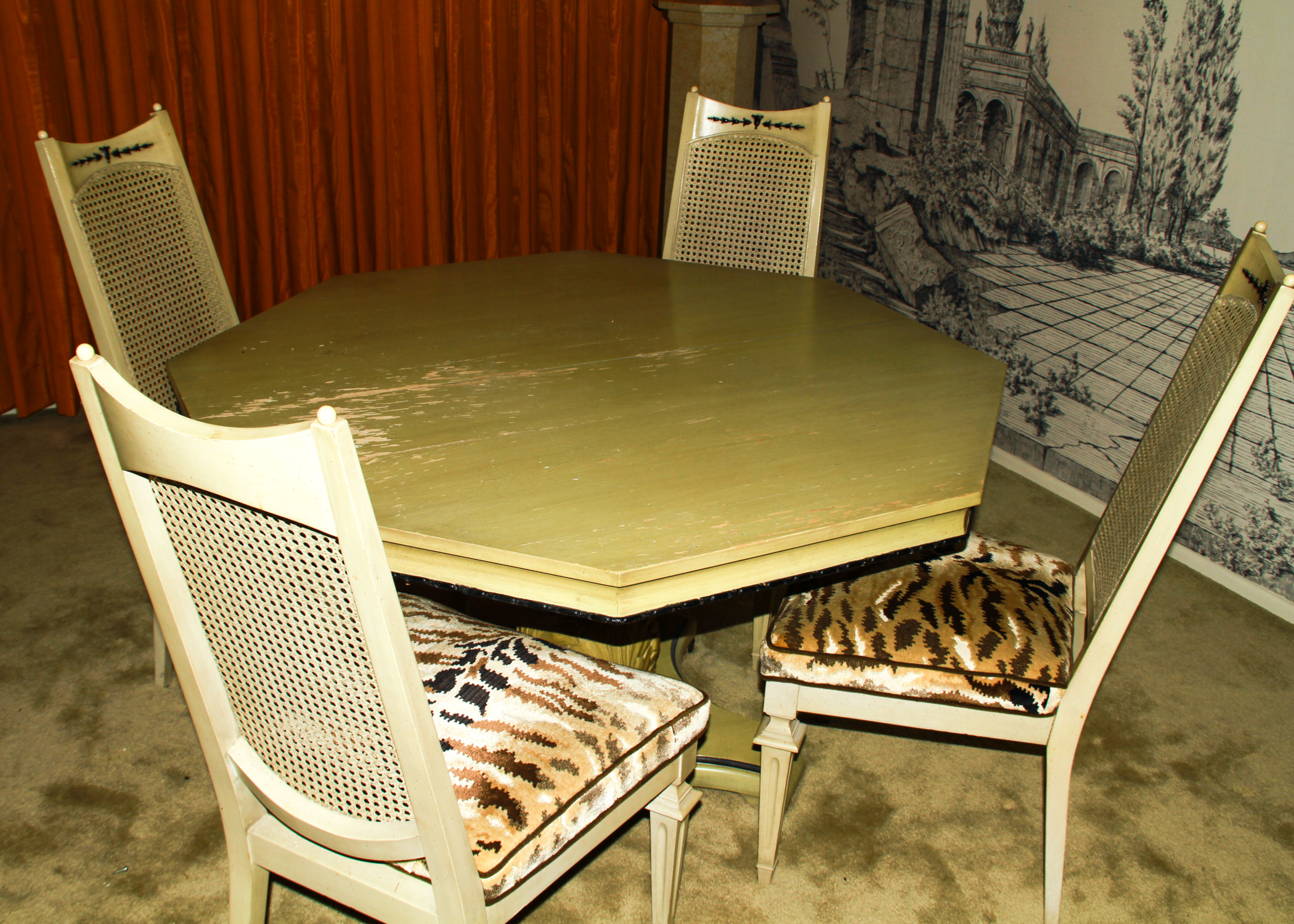 Octagonal Extendable Dining Table and Four Chairs EBTH